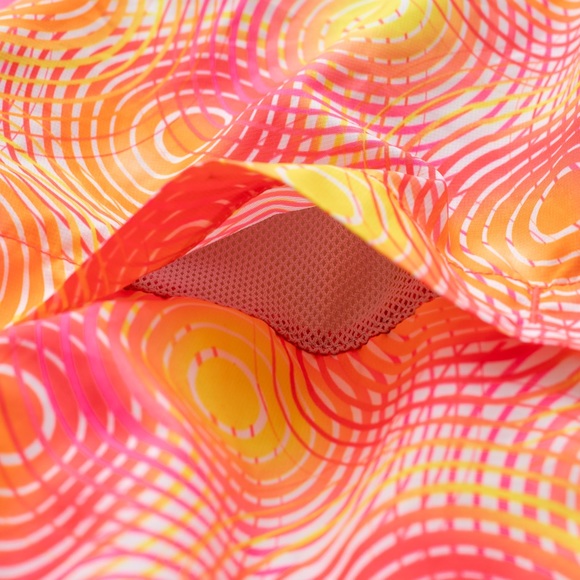 Saucony Women’s Runner windbreaker jacket - Picture 8 of 10